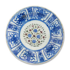 A SAFAVID BLUE AND WHITE POTTERY DISH