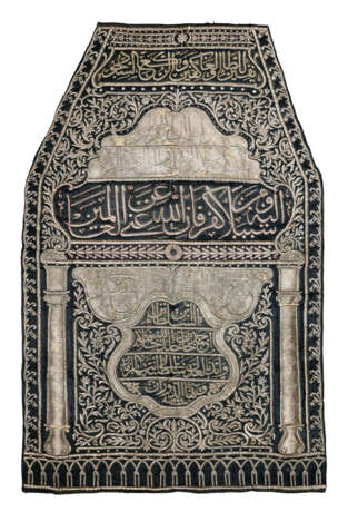 A SILK AND METAL-THREAD CALLIGRAPHIC PANEL (KISWA) FROM THE MAQAM IBRAHIM IN MECCA - фото 1