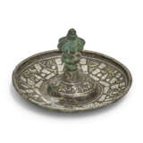 A NEAR PAIR OF KHORASAN SILVER-INLAID BRONZE DISHES - фото 3