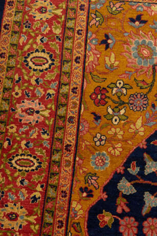 A FEREGHAN PRAYER RUG - photo 4