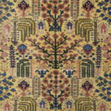 A BAKHTIARI CARPET - photo 2