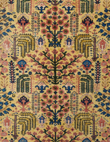 A BAKHTIARI CARPET - photo 2