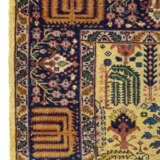 A BAKHTIARI CARPET - photo 4