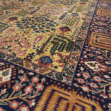 A BAKHTIARI CARPET - photo 5