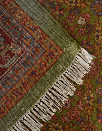 A ZIEGLER MAHAL CARPET - photo 6