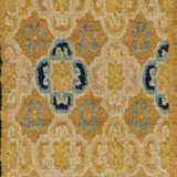 AN IMPERIAL CHINESE CARPET BORDER FRAGMENT - фото 2