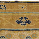 AN IMPERIAL CHINESE CARPET BORDER FRAGMENT - photo 4