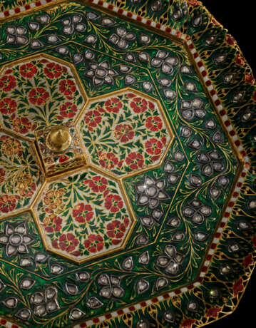 AN ENAMELLED AND DIAMOND-SET PANDAN TRAY AND BOXES - Foto 4