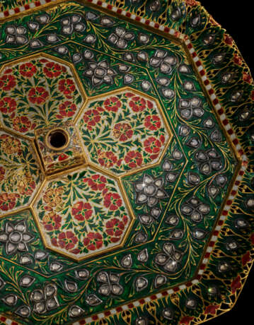 AN ENAMELLED AND DIAMOND-SET PANDAN TRAY AND BOXES - фото 12