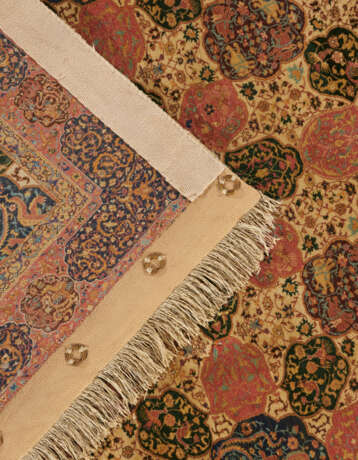 AN EXTREMELY FINE PASHMINA RUG - фото 4
