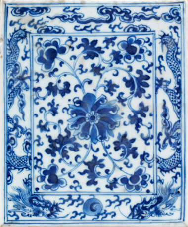 Blauweiß-Tafel mit Lotusdekor - Foto 1