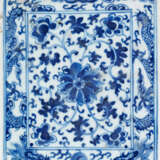 Blauweiß-Tafel mit Lotusdekor - photo 1