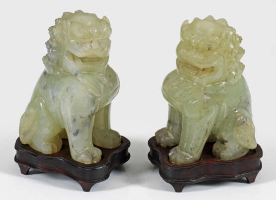 Paar Jadeschnitzereien in Gestalt von Fo-Hunden - photo 1