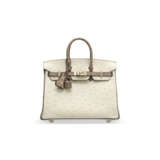 A CUSTOM BÉTON & GRIS ASPHALTE OSTRICH BIRKIN 25 WITH PERMABRASS HARDWARE - фото 1