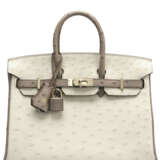 A CUSTOM BÉTON & GRIS ASPHALTE OSTRICH BIRKIN 25 WITH PERMABRASS HARDWARE - фото 7