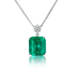 EMERALD AND DIAMOND PENDENT NECKLACE