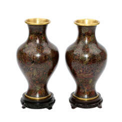 Paar Cloisonné Vasen. CHINA, 20. Jahrhundert