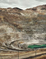 EDWARD BURTYNSKY (NÉ EN 1955)