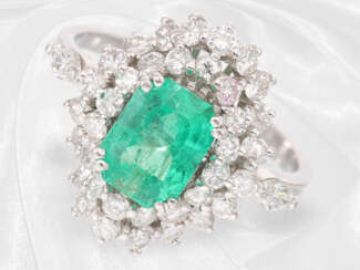 Ring: dekorativer vintage Brillantring mit schönem Smaragd von ca. 1,6ct