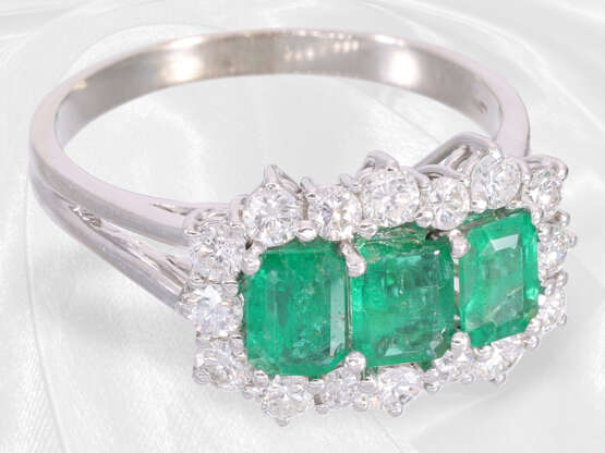 Ring: weißgoldener vintage Smaragd/Brillant-Goldschmiedering, ca. 1,8ct - photo 2