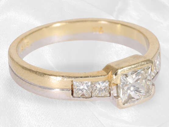 Ring: dekorativer und handgefertigter Bicolor-Diamantring, insg. ca. 0,88ct - фото 3