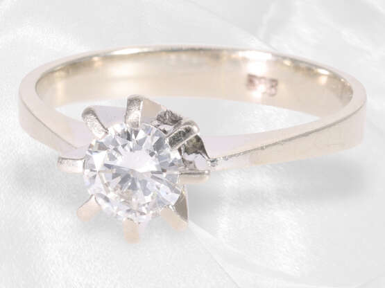 Ring: weißgoldener, hochwertiger Solitär/Brillantring, Brillant von sehr guter Qualität, Lupenrein/Wesselton, 60er-Jahre - фото 3