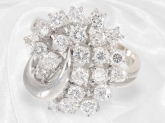 Ring: sehr dekorativer und hochwertiger vintage Designer-Brillant-Goldschmiedering, ca. 1,68ct Brillanten
