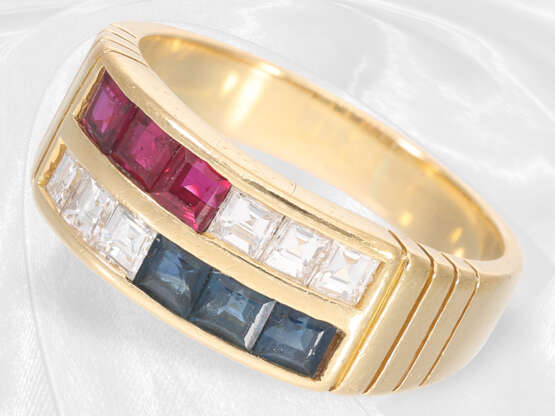 Ring: Goldschmiedering mit Diamanten, Saphiren und Rubinen, 18K Gold - Foto 1