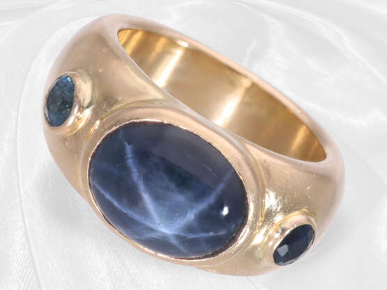Ring: hochwertiger Goldschmiedering mit großem Sternsaphir von ca.6ct - Foto 1