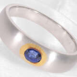 Ring: moderner und massiver Saphir/Bandring aus Platin, Edition 1, ca. 0,49ct - Foto 1