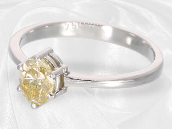 Ring: feiner Goldschmiedering mit ovalem Diamanten von ca. 0,8ct, Fancy Yellow - photo 4
