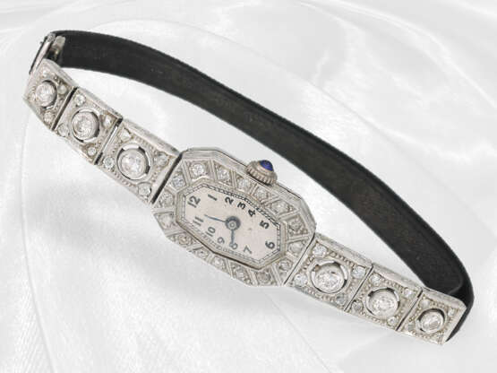 Armbanduhr: attraktive Art déco Damenuhr aus Platin mit Diamantbesatz, ca. 1ct, ca. 1920 - Foto 1