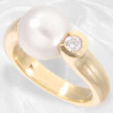 Ring: sehr hochwertiger und moderner Goldschmiedering mit Südsee-Perle und Brillant - Foto 1