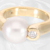 Ring: sehr hochwertiger und moderner Goldschmiedering mit Südsee-Perle und Brillant - photo 3