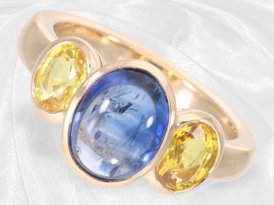 Ring: geschmackvoller und massiver Goldschmiedering mit feinem Saphirbesatz, ca. 4,5ct - Foto 1