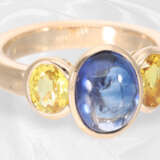 Ring: geschmackvoller und massiver Goldschmiedering mit feinem Saphirbesatz, ca. 4,5ct - photo 3