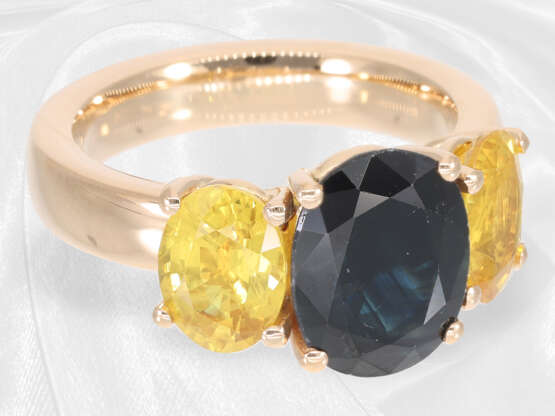 Ring: solide Goldschmiedearbeit mit blauem sowie gelben Saphirbesatz, Handarbeit aus 18K Gold - photo 2