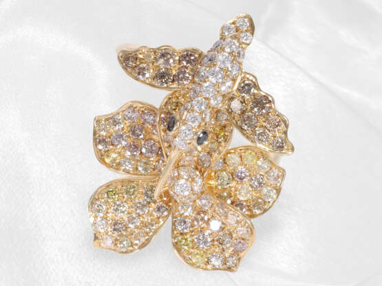 Ring: sehr dekorativer Goldschmiedering "Kolibri und Blüte", hochfeiner Brillantbesatz von insg. 2,26ct - Foto 2