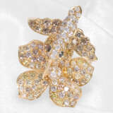 Ring: sehr dekorativer Goldschmiedering "Kolibri und Blüte", hochfeiner Brillantbesatz von insg. 2,26ct - photo 2