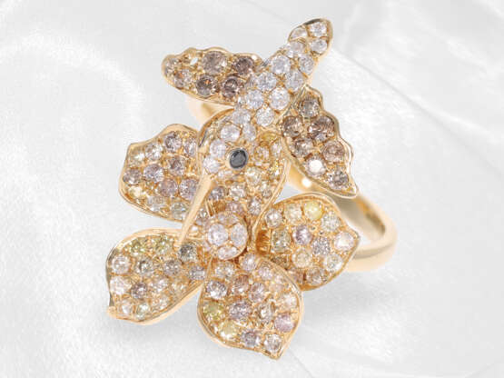 Ring: sehr dekorativer Goldschmiedering "Kolibri und Blüte", hochfeiner Brillantbesatz von insg. 2,26ct - фото 3