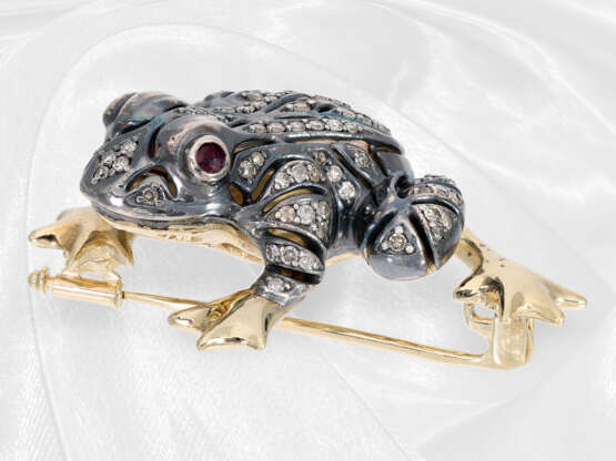 Brosche: hochfeine Goldschmiedebrosche "Frosch" mit reichem Diamantbesatz und Rubinaugen, russische vintage Goldschmiedearbeit - photo 2