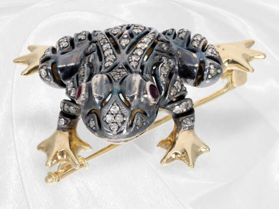 Brosche: hochfeine Goldschmiedebrosche "Frosch" mit reichem Diamantbesatz und Rubinaugen, russische vintage Goldschmiedearbeit - Foto 3