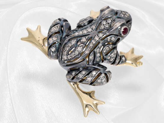 Brosche: hochfeine Goldschmiedebrosche "Frosch" mit reichem Diamantbesatz und Rubinaugen, russische vintage Goldschmiedearbeit - photo 4