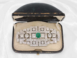 Brosche/Nadel: besonders schöne Art dèco Smaragd/Diamant-Brosche, Handarbeit, schöne Altschliff-Diamanten von zus. ca. 12,1ct