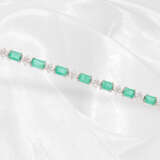 Armband: handgefertigtes und sehr hochwertiges Goldschmiedearmband mit Diamanten und Smaragden, 18K Weißgold - фото 2