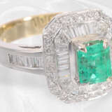 Ring: wertvoller, sehr dekorativer und moderner Smaragd/Diamant-Damenring, Handarbeit, ca.1,6ct Diamanten - фото 3