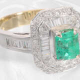 Ring: wertvoller, sehr dekorativer und moderner Smaragd/Diamant-Damenring, Handarbeit, ca.1,6ct Diamanten - фото 4