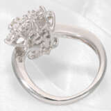 Ring: hochwertiger Platin-Blütenring, reicher Brillantbesatz in feiner Qualität, neuwertig - Foto 4