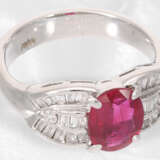 Ring: hochfeiner, ehemals teurer Rubinring, Platin, aus Geschäftsauflösung, mit Zertifikat - Foto 2