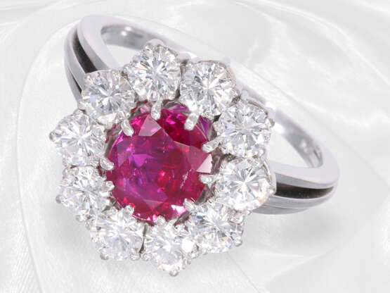 Ring: äußerst dekorativer und hochwertiger vintage Rubin/Brillant-Blütenring, ca. 4,35ct - Foto 1